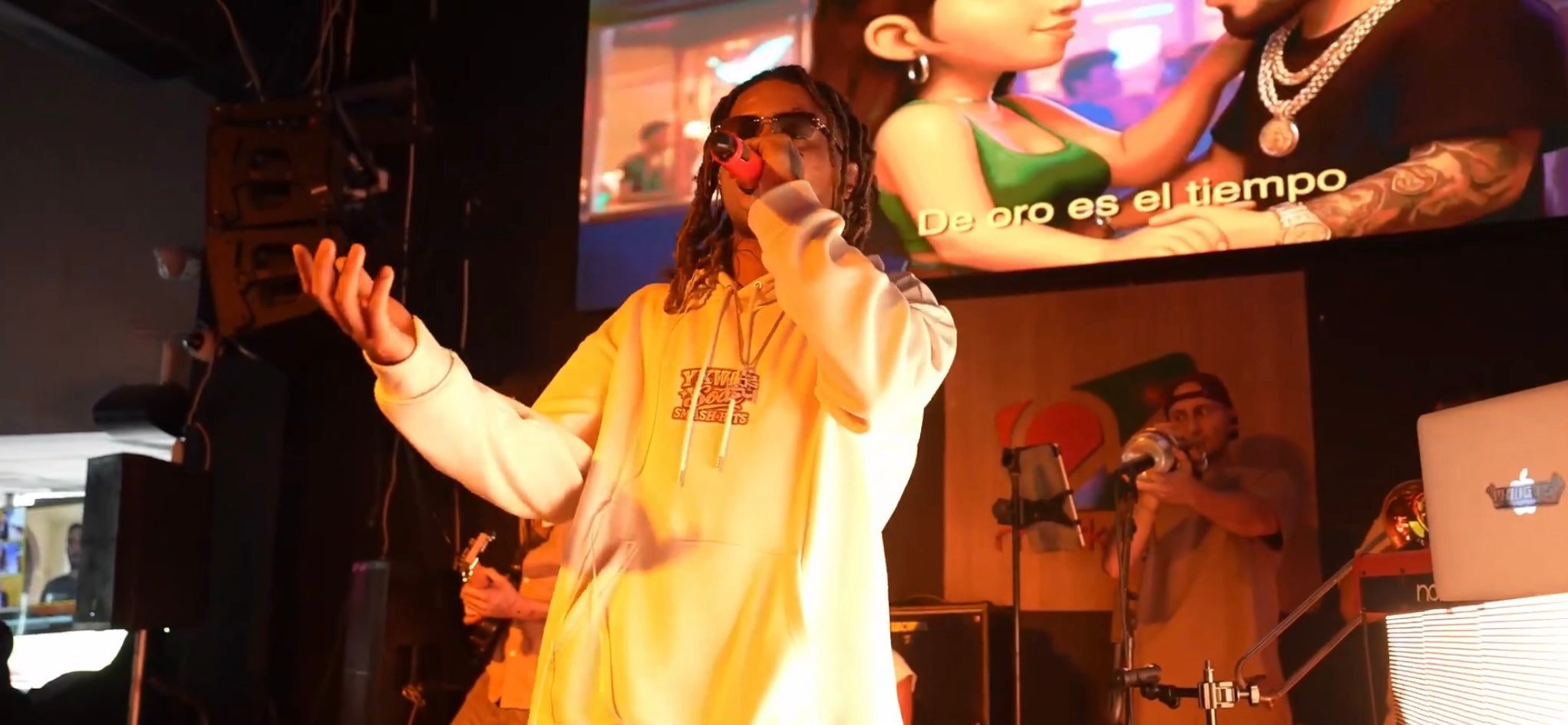 Load video: Primer Concierto de YKWGTSoul junto a la banda en el 24 Market Place